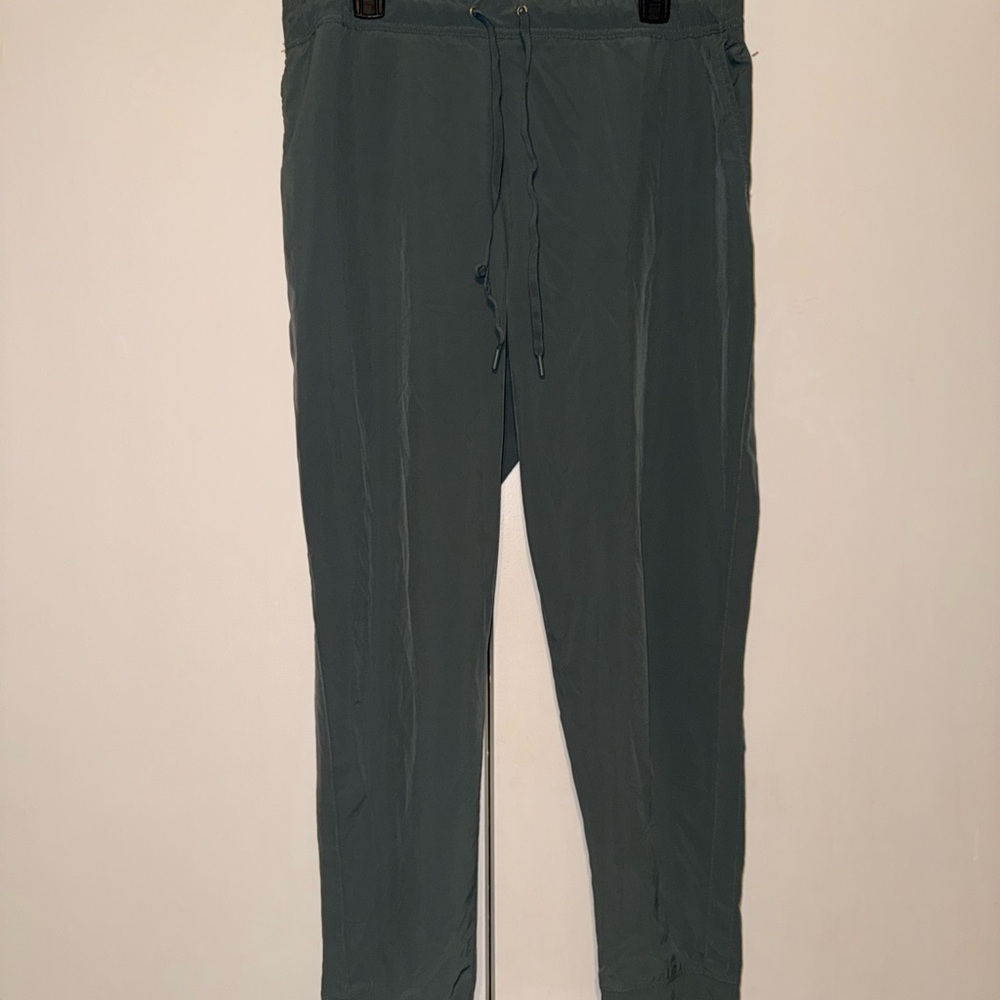 Women’s Eddie Bauer pants